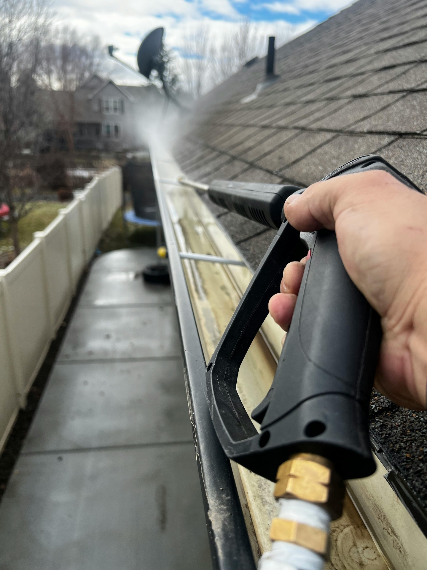 Professional Roof Cleaning and Gutter Cleaning Services in Bracknell - Professional exterior cleaning guide by PowerJ Cleaning Services Bracknell