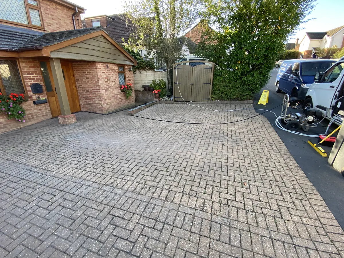 Professional block paving cleaning and re-sanding in Bracknell